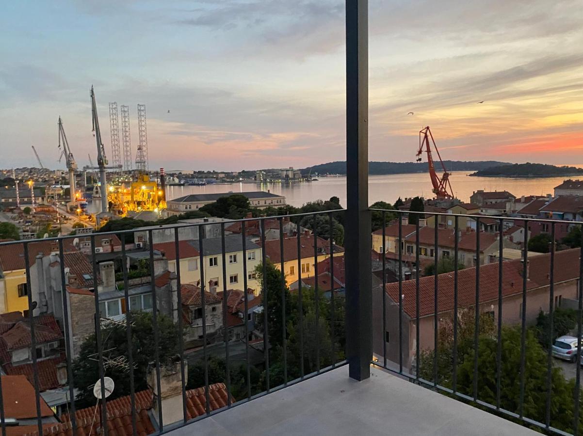 Castropola Views With Private Parkingアパートメント エクステリア 写真